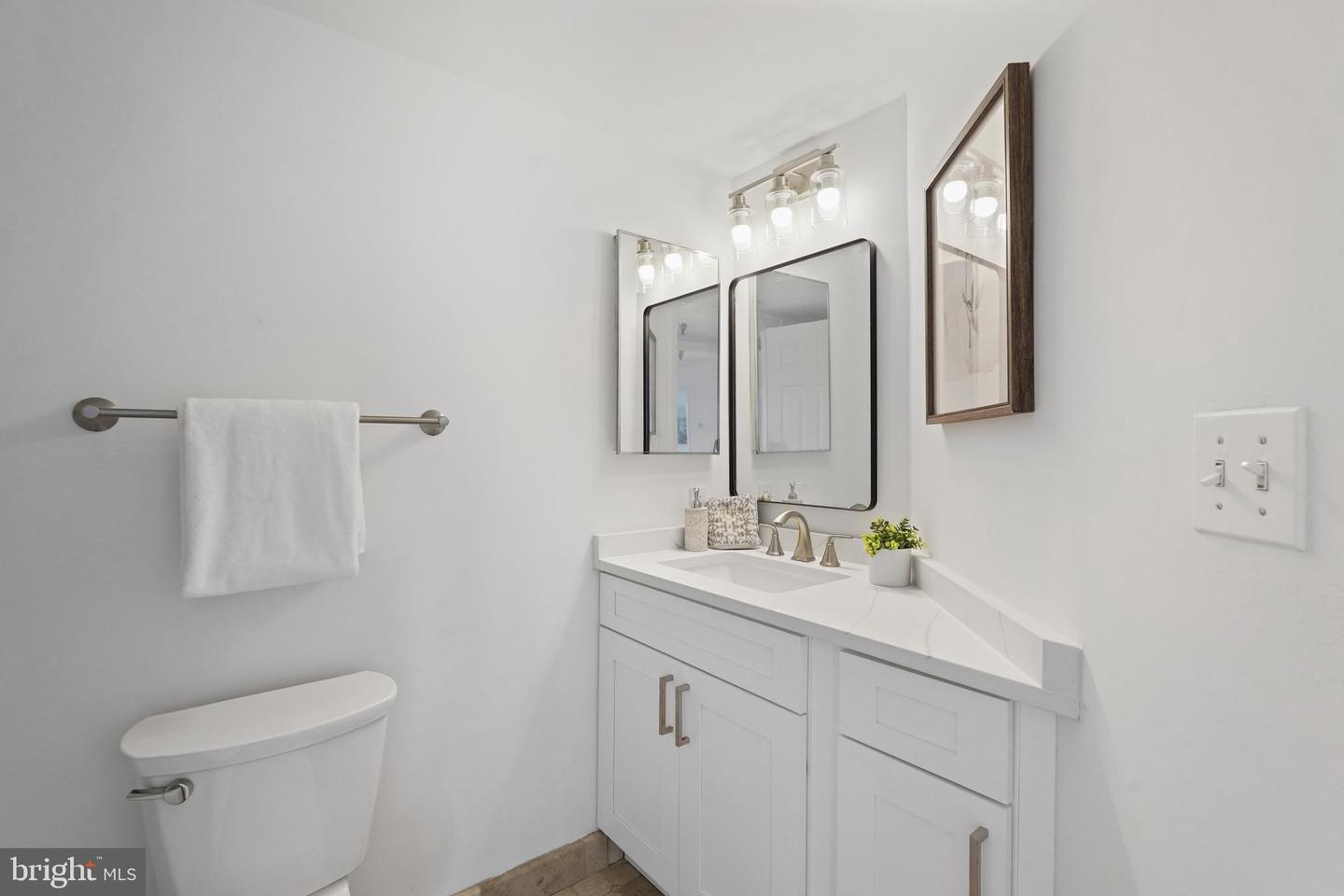 2400 CLARENDON BLVD #809, ARLINGTON, Virginia 22201, 2 Bedrooms Bedrooms, ,2 BathroomsBathrooms,Residential,For sale,2400 CLARENDON BLVD #809,VAAR2055662 MLS # VAAR2055662