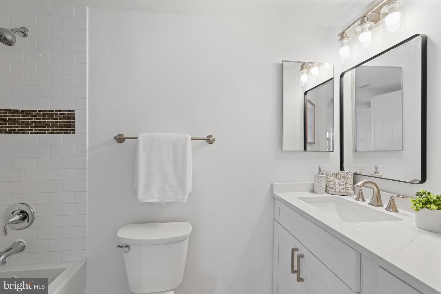 2400 CLARENDON BLVD #809, ARLINGTON, Virginia 22201, 2 Bedrooms Bedrooms, ,2 BathroomsBathrooms,Residential,For sale,2400 CLARENDON BLVD #809,VAAR2055662 MLS # VAAR2055662