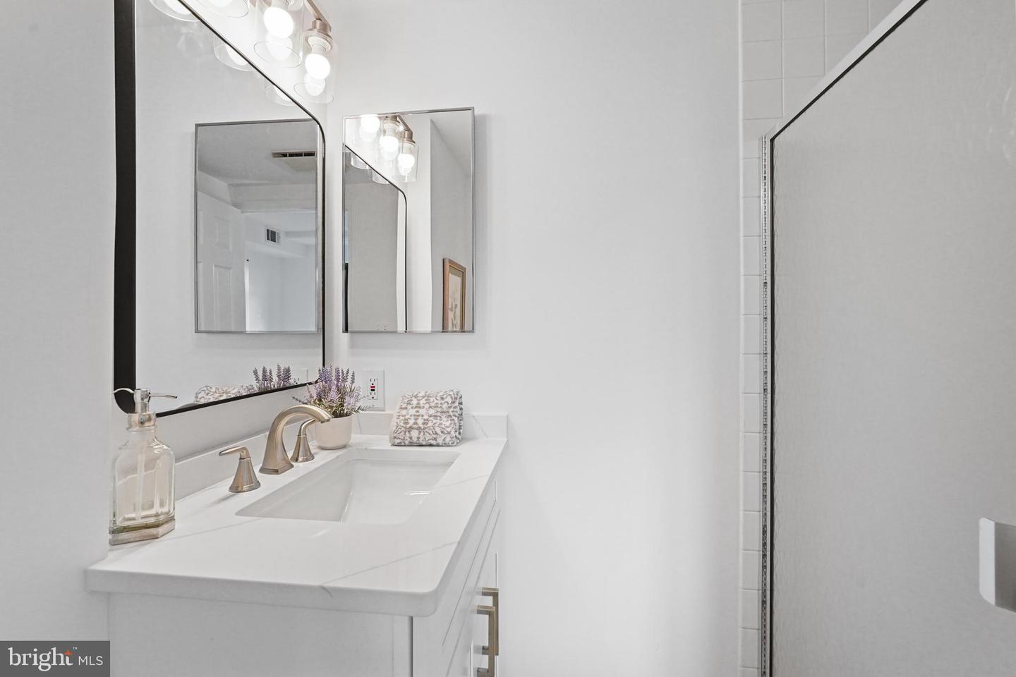 2400 CLARENDON BLVD #809, ARLINGTON, Virginia 22201, 2 Bedrooms Bedrooms, ,2 BathroomsBathrooms,Residential,For sale,2400 CLARENDON BLVD #809,VAAR2055662 MLS # VAAR2055662