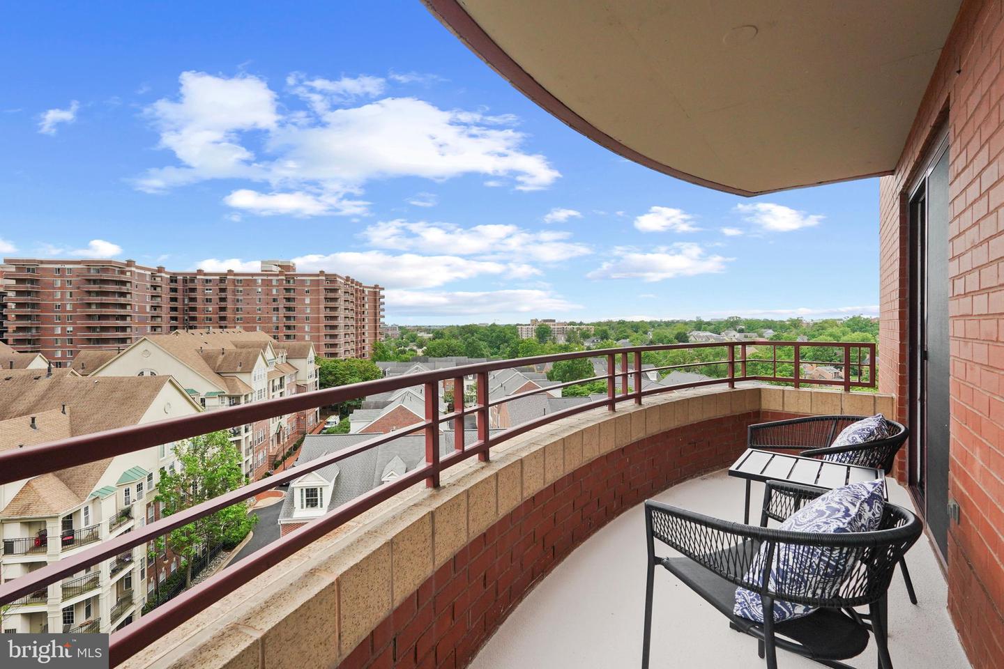 2400 CLARENDON BLVD #809, ARLINGTON, Virginia 22201, 2 Bedrooms Bedrooms, ,2 BathroomsBathrooms,Residential,For sale,2400 CLARENDON BLVD #809,VAAR2055662 MLS # VAAR2055662