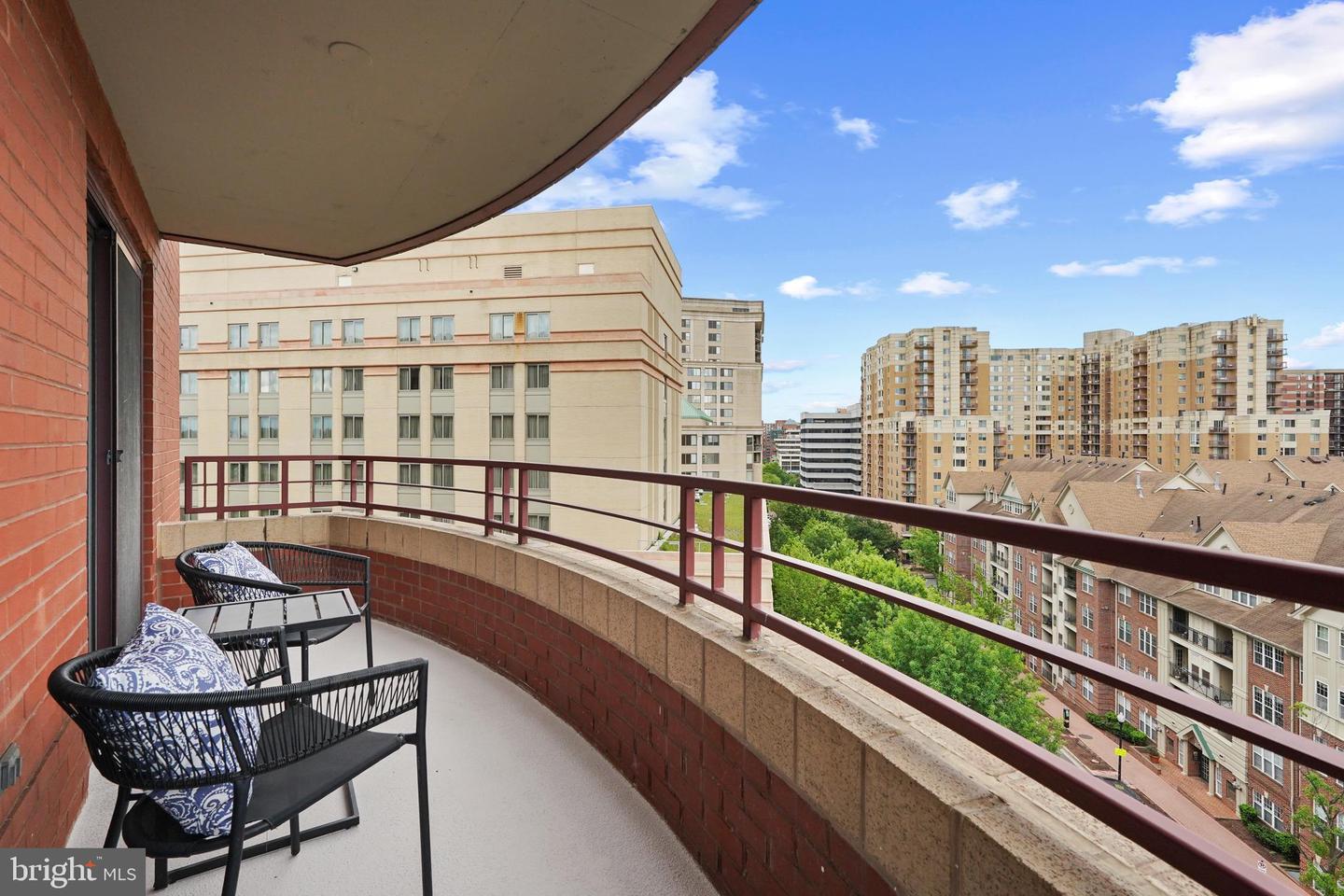 2400 CLARENDON BLVD #809, ARLINGTON, Virginia 22201, 2 Bedrooms Bedrooms, ,2 BathroomsBathrooms,Residential,For sale,2400 CLARENDON BLVD #809,VAAR2055662 MLS # VAAR2055662