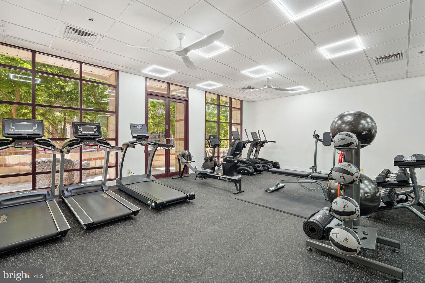 2400 CLARENDON BLVD #809, ARLINGTON, Virginia 22201, 2 Bedrooms Bedrooms, ,2 BathroomsBathrooms,Residential,For sale,2400 CLARENDON BLVD #809,VAAR2055662 MLS # VAAR2055662