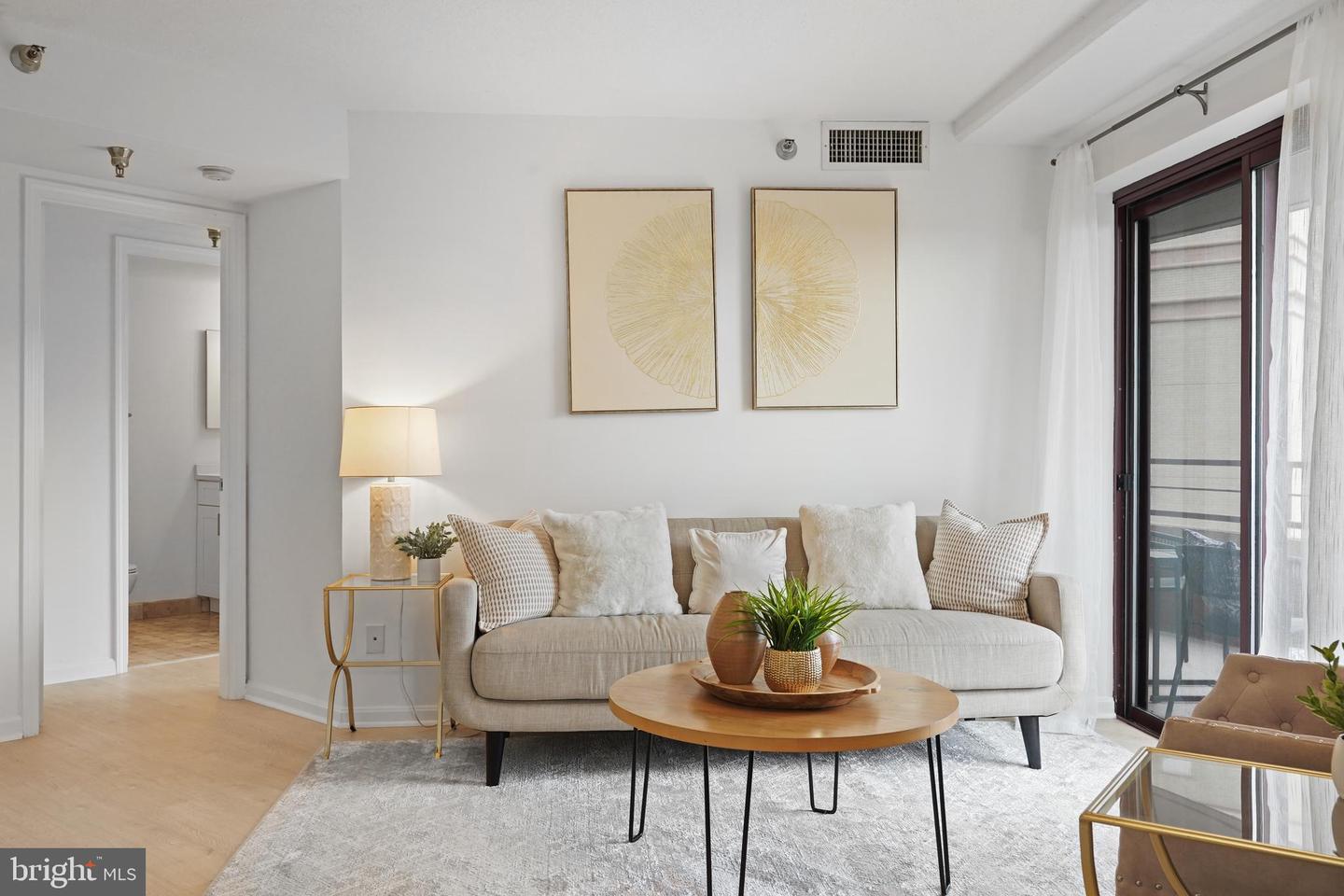 2400 CLARENDON BLVD #809, ARLINGTON, Virginia 22201, 2 Bedrooms Bedrooms, ,2 BathroomsBathrooms,Residential,For sale,2400 CLARENDON BLVD #809,VAAR2055662 MLS # VAAR2055662