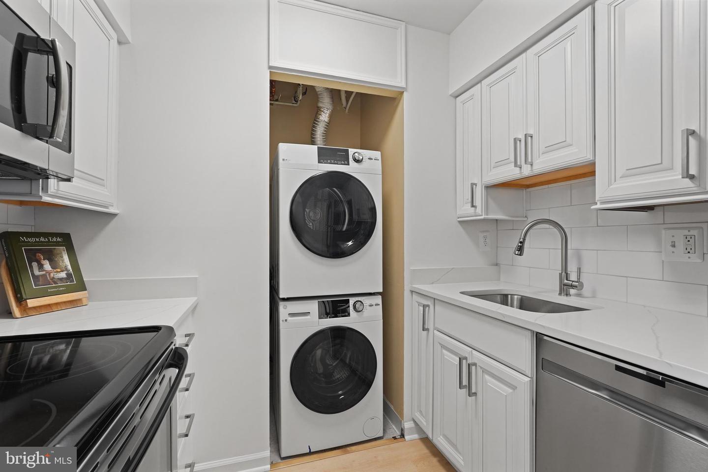 2400 CLARENDON BLVD #809, ARLINGTON, Virginia 22201, 2 Bedrooms Bedrooms, ,2 BathroomsBathrooms,Residential,For sale,2400 CLARENDON BLVD #809,VAAR2055662 MLS # VAAR2055662