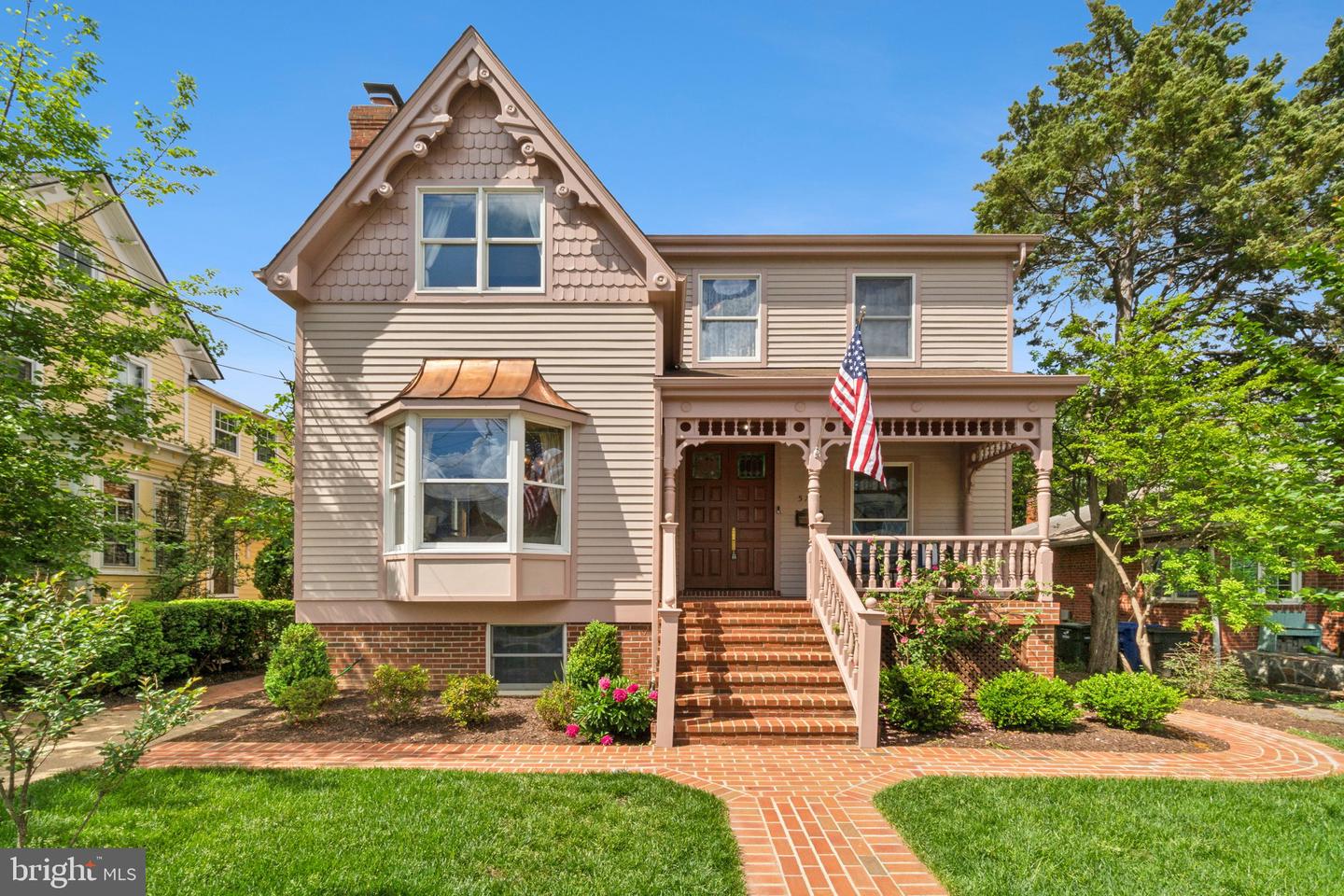 5727 2ND ST S, ARLINGTON, Virginia 22204, 4 Bedrooms Bedrooms, 8 Rooms Rooms,3 BathroomsBathrooms,Residential,For sale,5727 2ND ST S,VAAR2056012 MLS # VAAR2056012