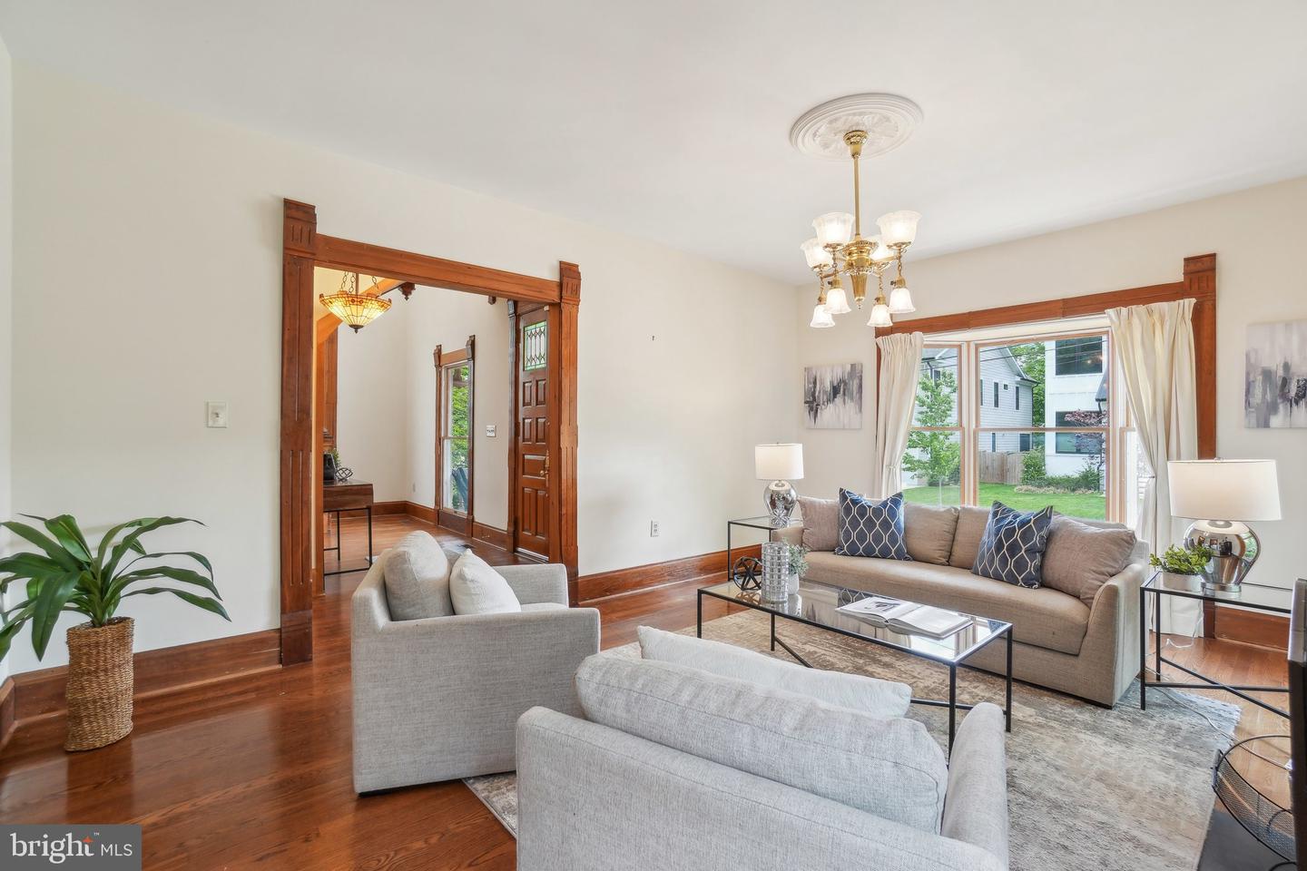 5727 2ND ST S, ARLINGTON, Virginia 22204, 4 Bedrooms Bedrooms, 8 Rooms Rooms,3 BathroomsBathrooms,Residential,For sale,5727 2ND ST S,VAAR2056012 MLS # VAAR2056012