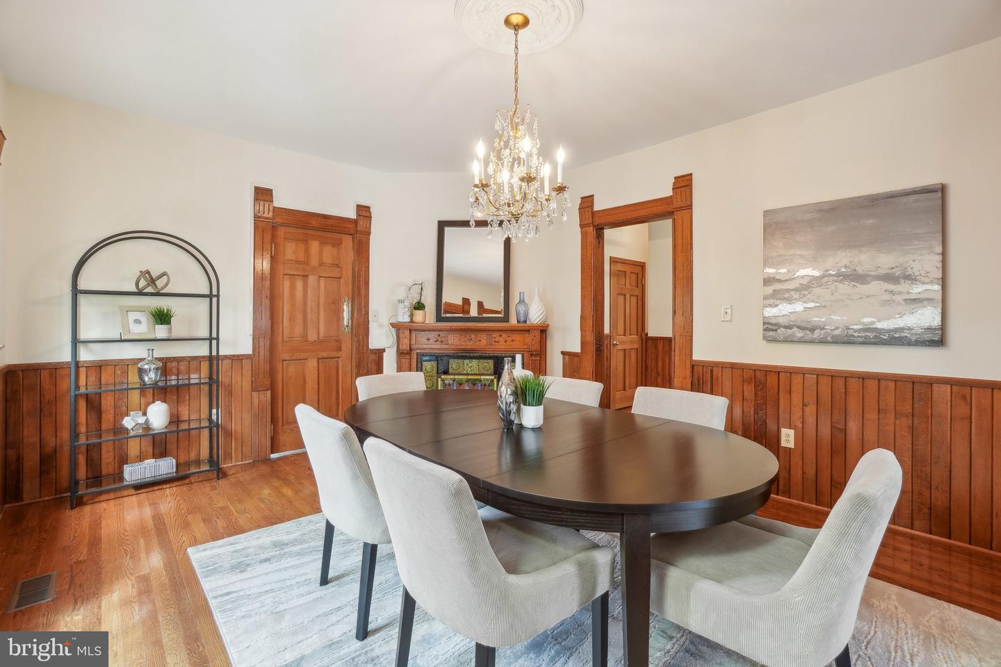 5727 2ND ST S, ARLINGTON, Virginia 22204, 4 Bedrooms Bedrooms, 8 Rooms Rooms,3 BathroomsBathrooms,Residential,For sale,5727 2ND ST S,VAAR2056012 MLS # VAAR2056012