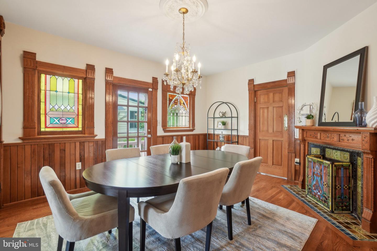 5727 2ND ST S, ARLINGTON, Virginia 22204, 4 Bedrooms Bedrooms, 8 Rooms Rooms,3 BathroomsBathrooms,Residential,For sale,5727 2ND ST S,VAAR2056012 MLS # VAAR2056012
