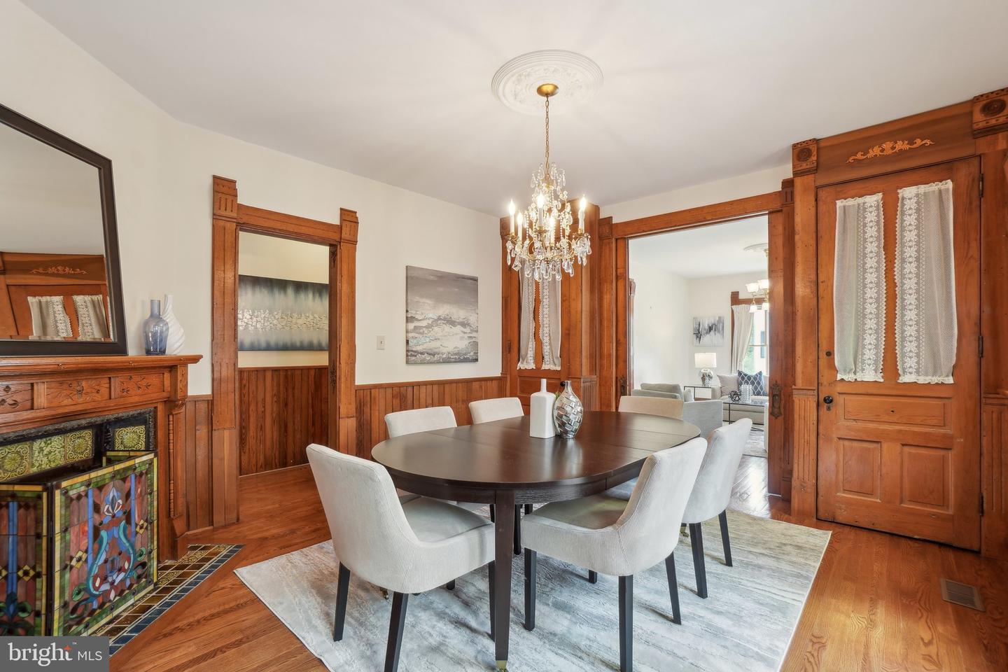 5727 2ND ST S, ARLINGTON, Virginia 22204, 4 Bedrooms Bedrooms, 8 Rooms Rooms,3 BathroomsBathrooms,Residential,For sale,5727 2ND ST S,VAAR2056012 MLS # VAAR2056012