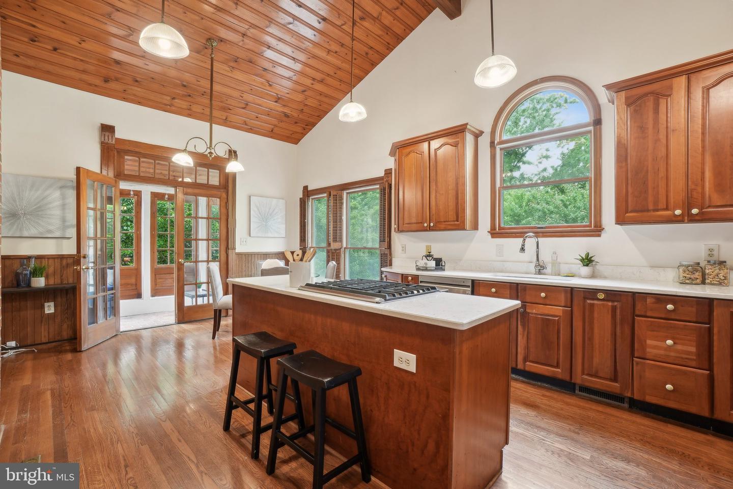 5727 2ND ST S, ARLINGTON, Virginia 22204, 4 Bedrooms Bedrooms, 8 Rooms Rooms,3 BathroomsBathrooms,Residential,For sale,5727 2ND ST S,VAAR2056012 MLS # VAAR2056012