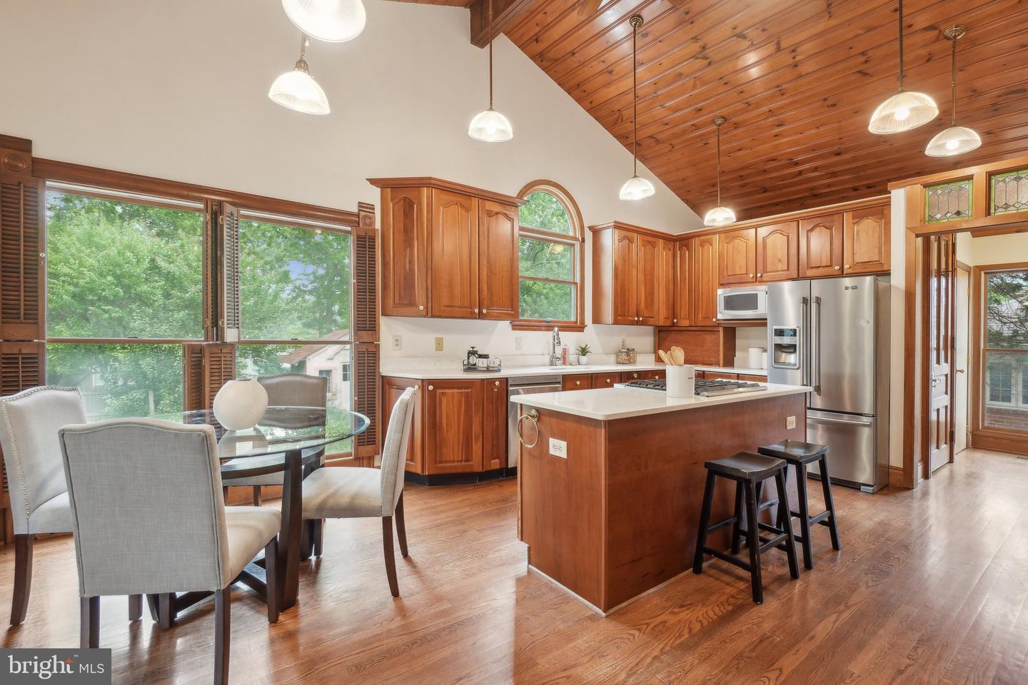 5727 2ND ST S, ARLINGTON, Virginia 22204, 4 Bedrooms Bedrooms, 8 Rooms Rooms,3 BathroomsBathrooms,Residential,For sale,5727 2ND ST S,VAAR2056012 MLS # VAAR2056012