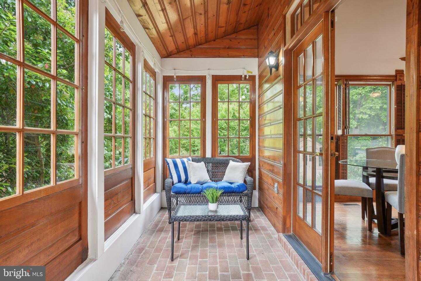 5727 2ND ST S, ARLINGTON, Virginia 22204, 4 Bedrooms Bedrooms, 8 Rooms Rooms,3 BathroomsBathrooms,Residential,For sale,5727 2ND ST S,VAAR2056012 MLS # VAAR2056012