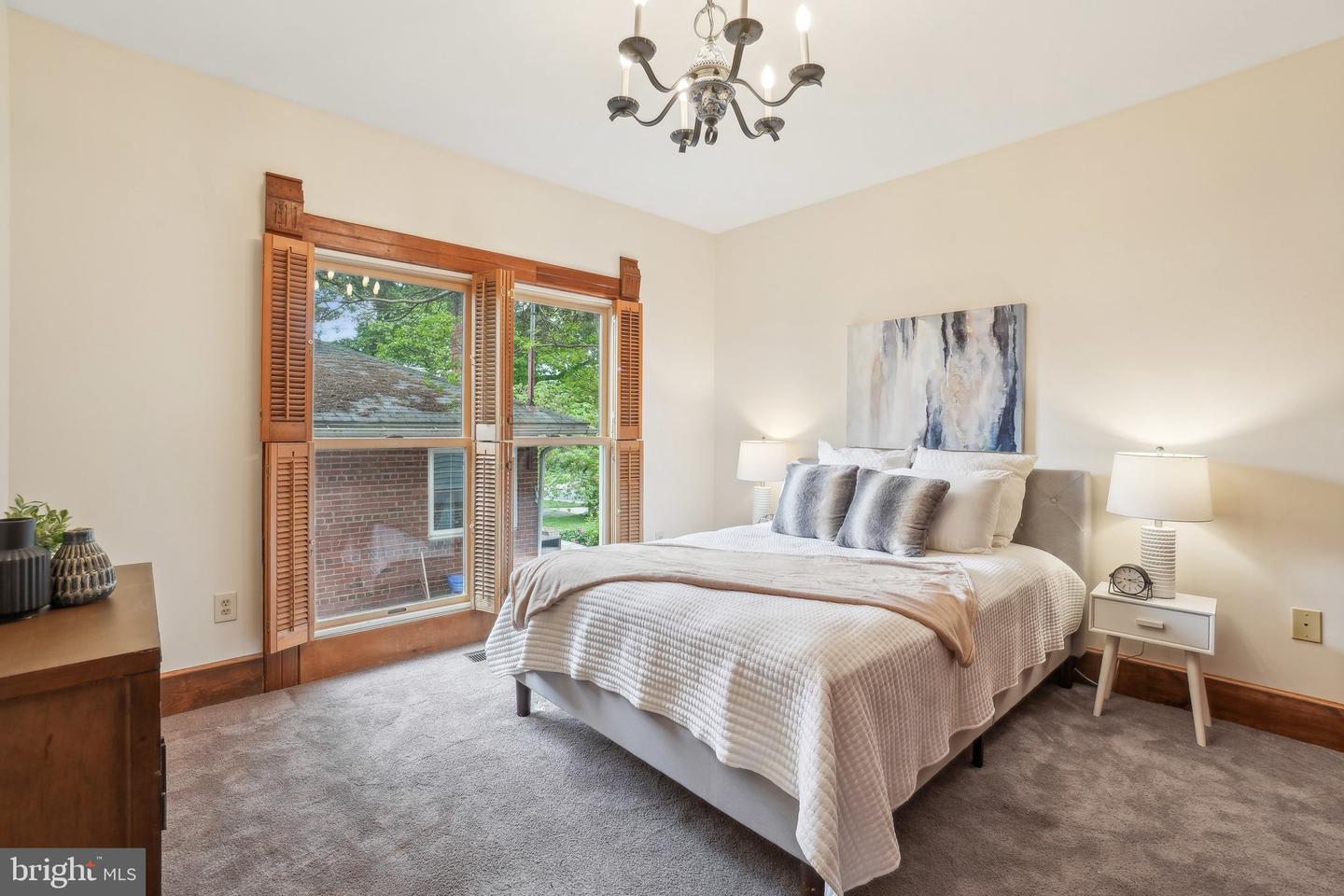 5727 2ND ST S, ARLINGTON, Virginia 22204, 4 Bedrooms Bedrooms, 8 Rooms Rooms,3 BathroomsBathrooms,Residential,For sale,5727 2ND ST S,VAAR2056012 MLS # VAAR2056012