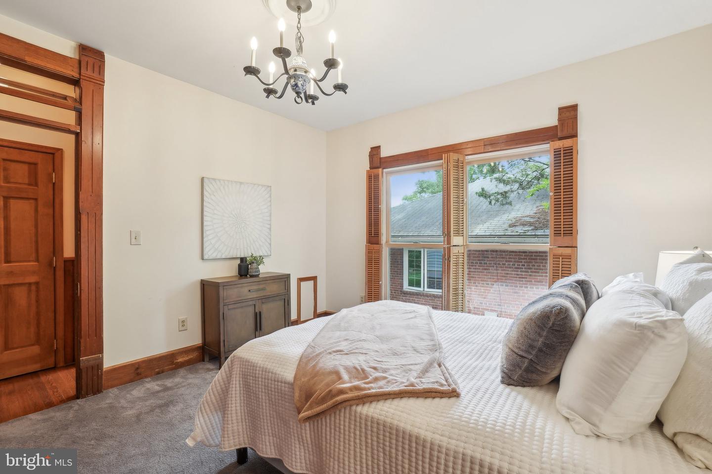 5727 2ND ST S, ARLINGTON, Virginia 22204, 4 Bedrooms Bedrooms, 8 Rooms Rooms,3 BathroomsBathrooms,Residential,For sale,5727 2ND ST S,VAAR2056012 MLS # VAAR2056012