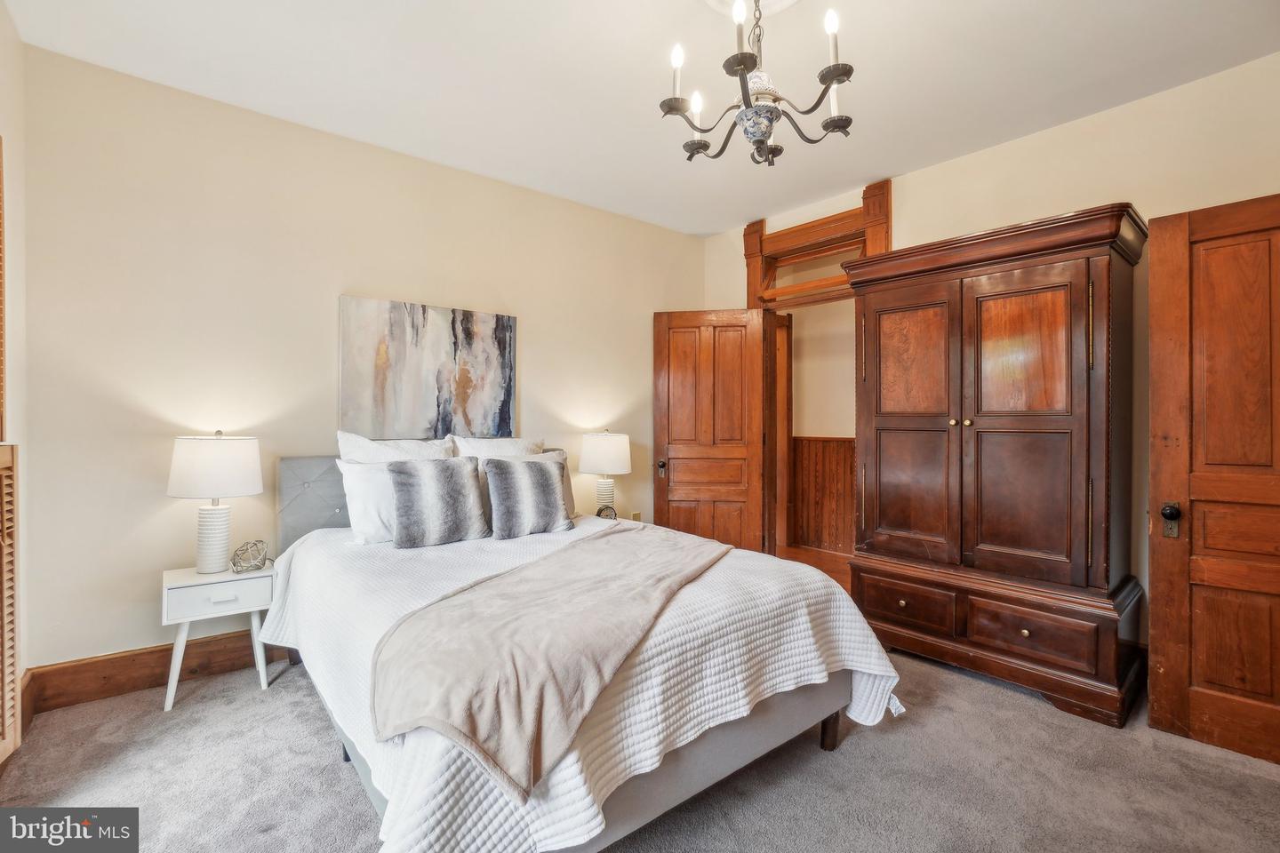 5727 2ND ST S, ARLINGTON, Virginia 22204, 4 Bedrooms Bedrooms, 8 Rooms Rooms,3 BathroomsBathrooms,Residential,For sale,5727 2ND ST S,VAAR2056012 MLS # VAAR2056012