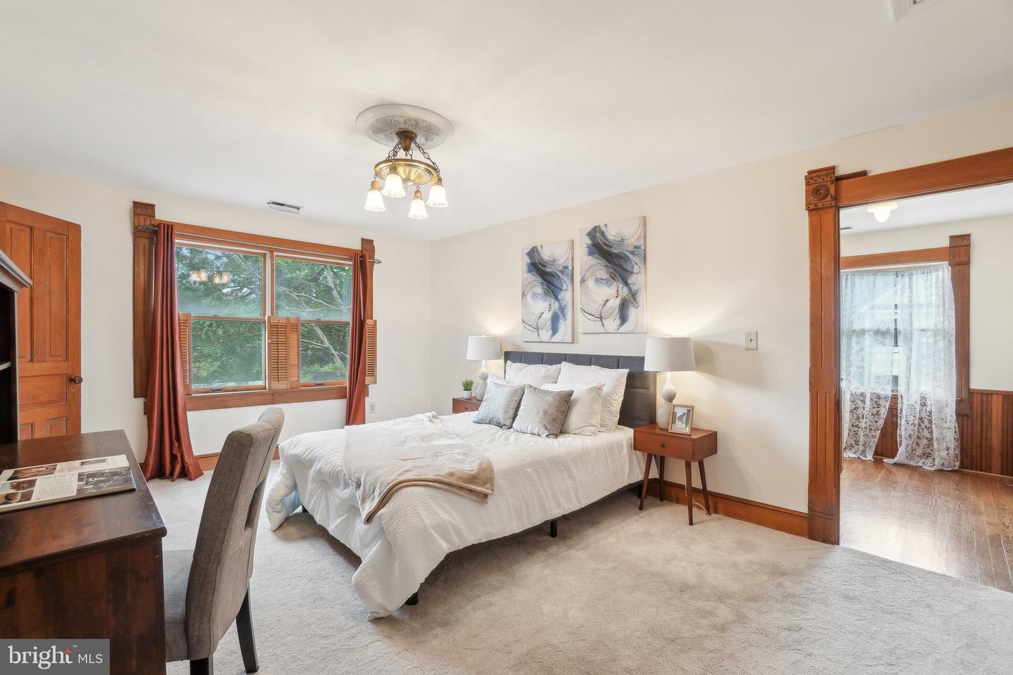 5727 2ND ST S, ARLINGTON, Virginia 22204, 4 Bedrooms Bedrooms, 8 Rooms Rooms,3 BathroomsBathrooms,Residential,For sale,5727 2ND ST S,VAAR2056012 MLS # VAAR2056012