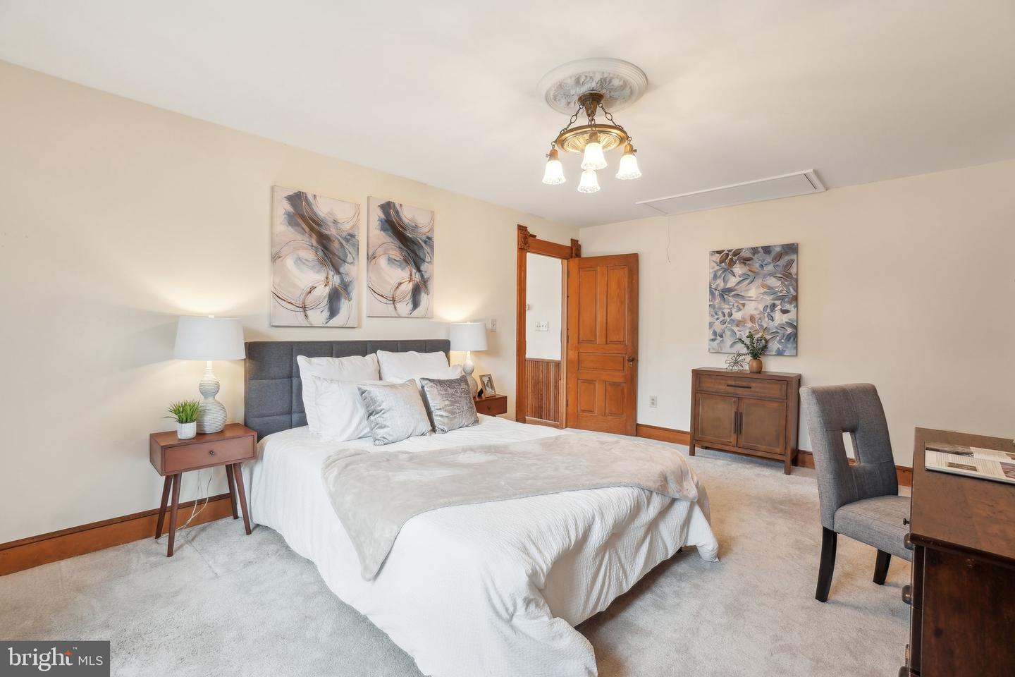 5727 2ND ST S, ARLINGTON, Virginia 22204, 4 Bedrooms Bedrooms, 8 Rooms Rooms,3 BathroomsBathrooms,Residential,For sale,5727 2ND ST S,VAAR2056012 MLS # VAAR2056012