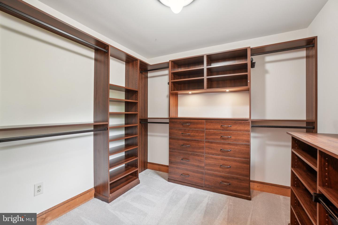 5727 2ND ST S, ARLINGTON, Virginia 22204, 4 Bedrooms Bedrooms, 8 Rooms Rooms,3 BathroomsBathrooms,Residential,For sale,5727 2ND ST S,VAAR2056012 MLS # VAAR2056012