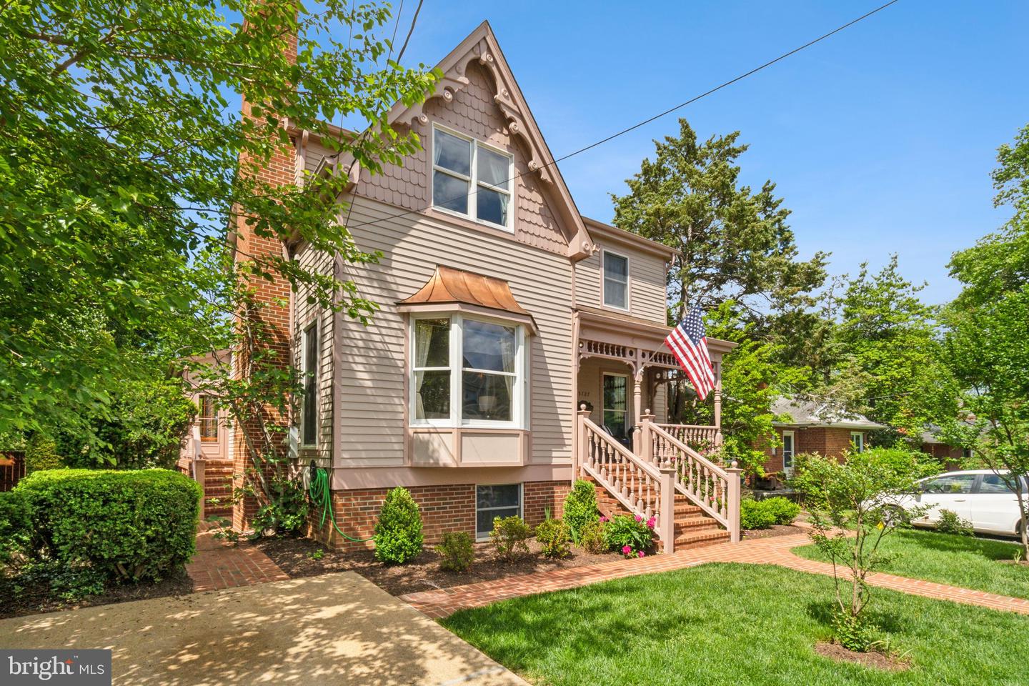 5727 2ND ST S, ARLINGTON, Virginia 22204, 4 Bedrooms Bedrooms, 8 Rooms Rooms,3 BathroomsBathrooms,Residential,For sale,5727 2ND ST S,VAAR2056012 MLS # VAAR2056012