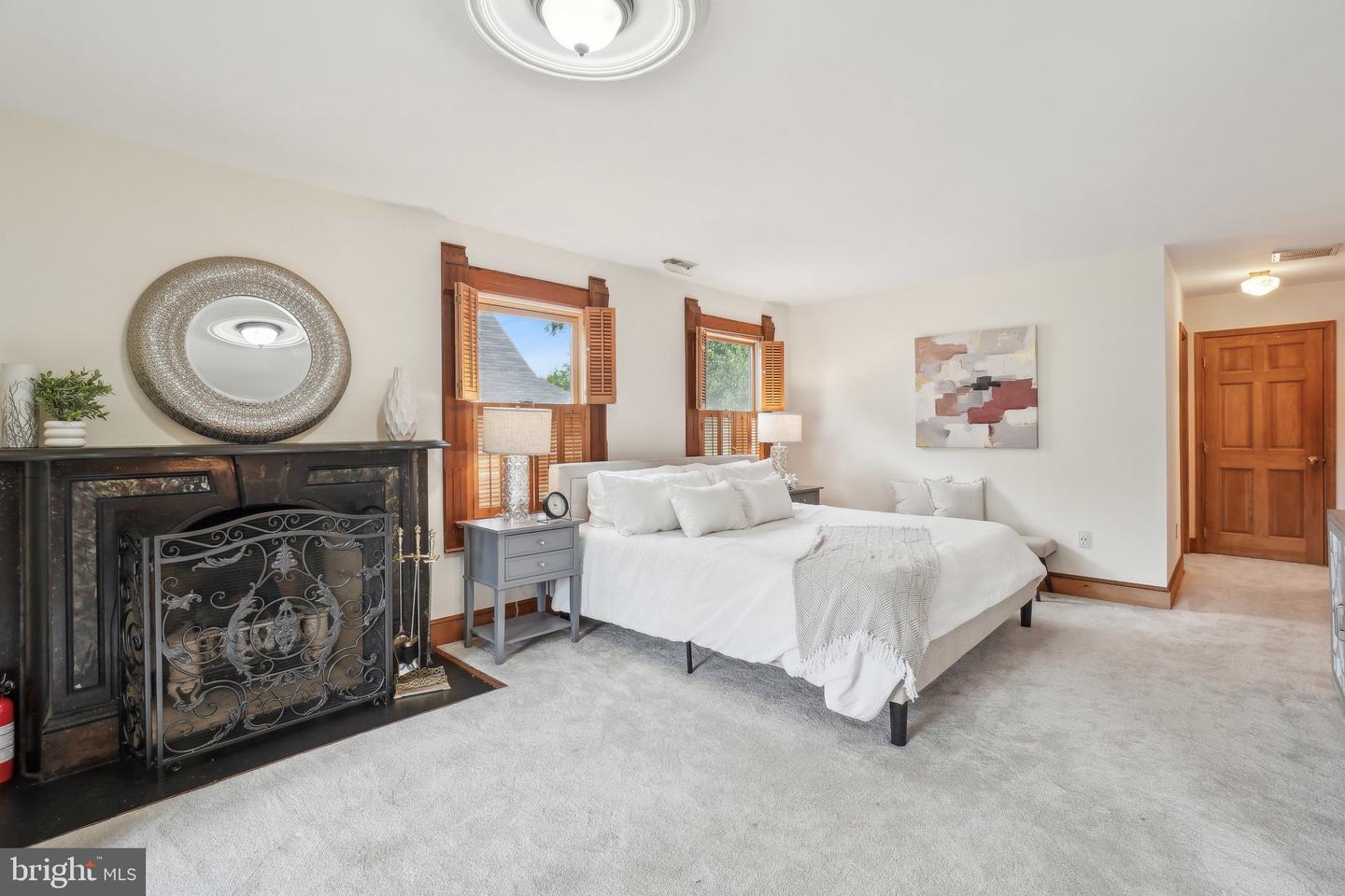5727 2ND ST S, ARLINGTON, Virginia 22204, 4 Bedrooms Bedrooms, 8 Rooms Rooms,3 BathroomsBathrooms,Residential,For sale,5727 2ND ST S,VAAR2056012 MLS # VAAR2056012