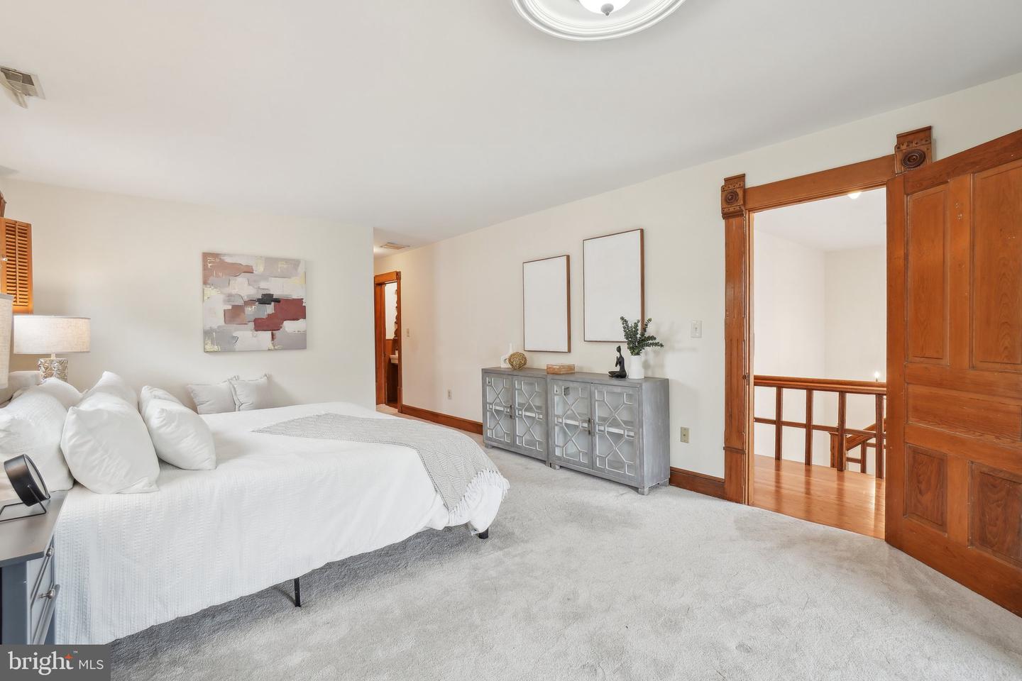 5727 2ND ST S, ARLINGTON, Virginia 22204, 4 Bedrooms Bedrooms, 8 Rooms Rooms,3 BathroomsBathrooms,Residential,For sale,5727 2ND ST S,VAAR2056012 MLS # VAAR2056012