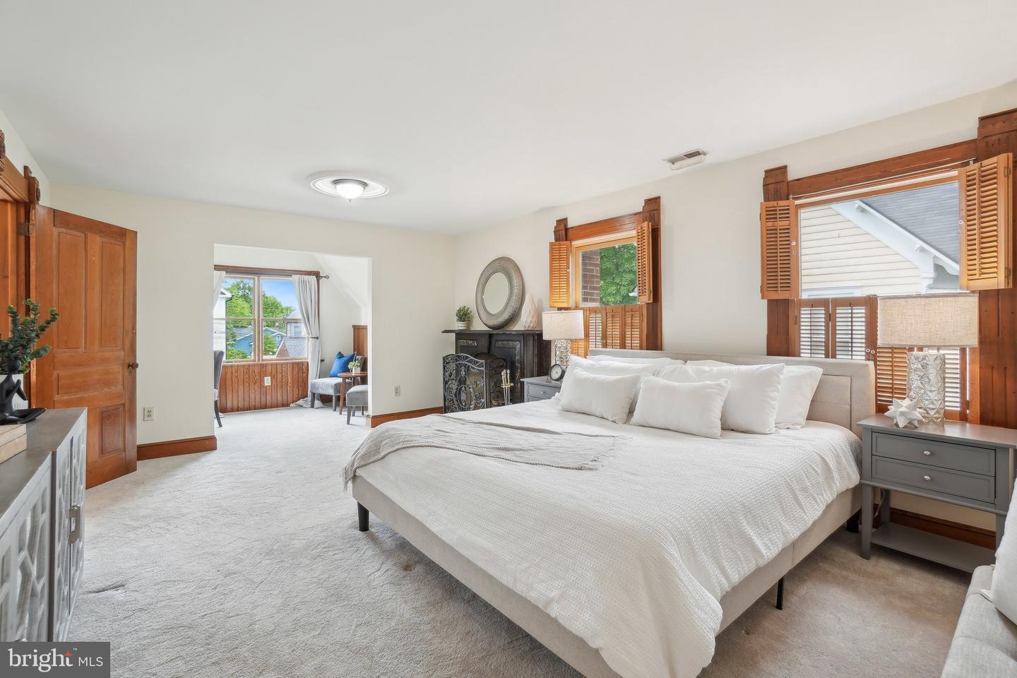 5727 2ND ST S, ARLINGTON, Virginia 22204, 4 Bedrooms Bedrooms, 8 Rooms Rooms,3 BathroomsBathrooms,Residential,For sale,5727 2ND ST S,VAAR2056012 MLS # VAAR2056012