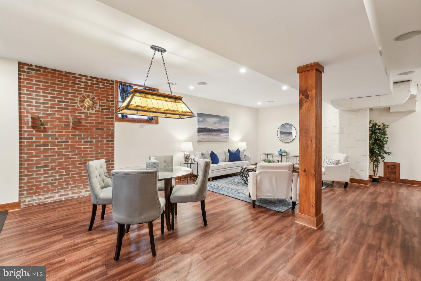 5727 2ND ST S, ARLINGTON, Virginia 22204, 4 Bedrooms Bedrooms, 8 Rooms Rooms,3 BathroomsBathrooms,Residential,For sale,5727 2ND ST S,VAAR2056012 MLS # VAAR2056012