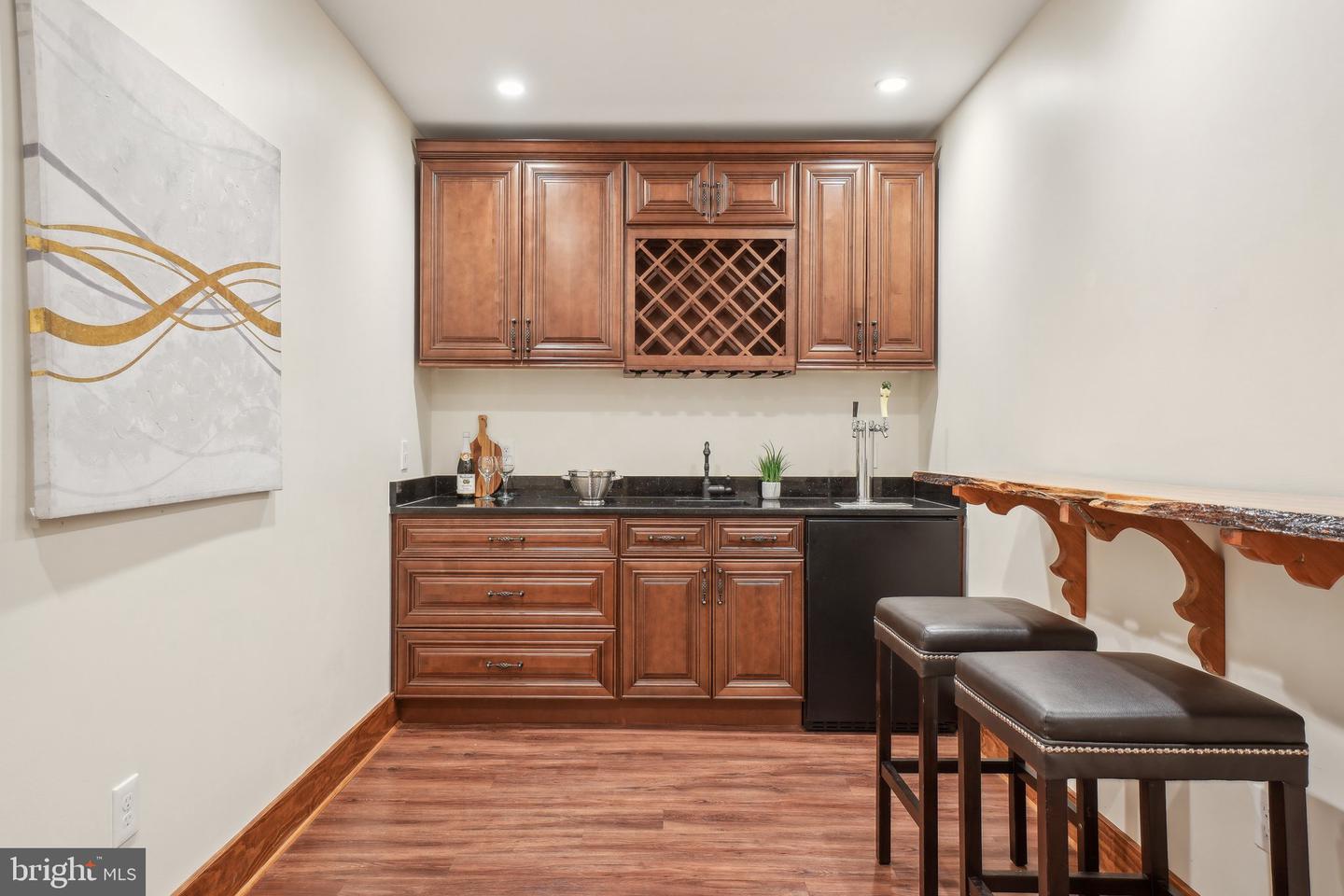 5727 2ND ST S, ARLINGTON, Virginia 22204, 4 Bedrooms Bedrooms, 8 Rooms Rooms,3 BathroomsBathrooms,Residential,For sale,5727 2ND ST S,VAAR2056012 MLS # VAAR2056012