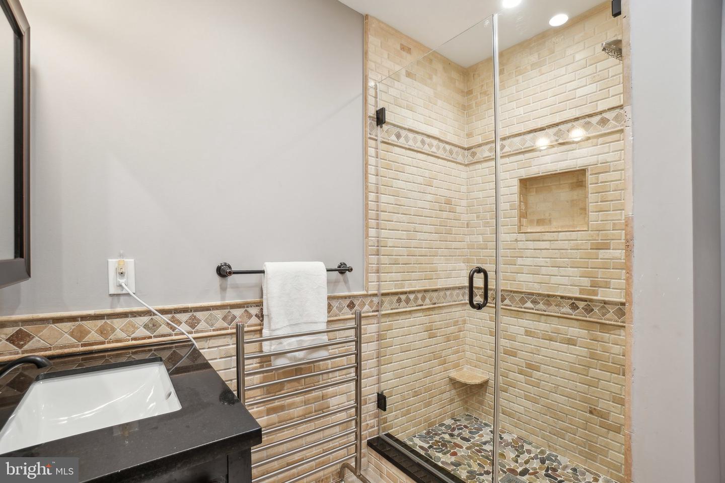5727 2ND ST S, ARLINGTON, Virginia 22204, 4 Bedrooms Bedrooms, 8 Rooms Rooms,3 BathroomsBathrooms,Residential,For sale,5727 2ND ST S,VAAR2056012 MLS # VAAR2056012