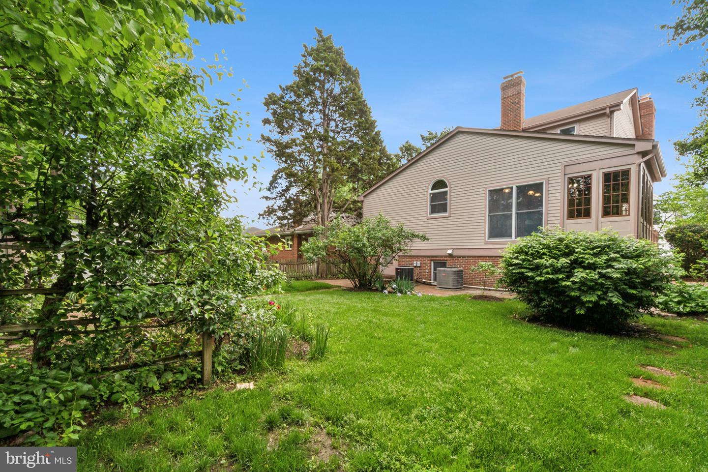 5727 2ND ST S, ARLINGTON, Virginia 22204, 4 Bedrooms Bedrooms, 8 Rooms Rooms,3 BathroomsBathrooms,Residential,For sale,5727 2ND ST S,VAAR2056012 MLS # VAAR2056012