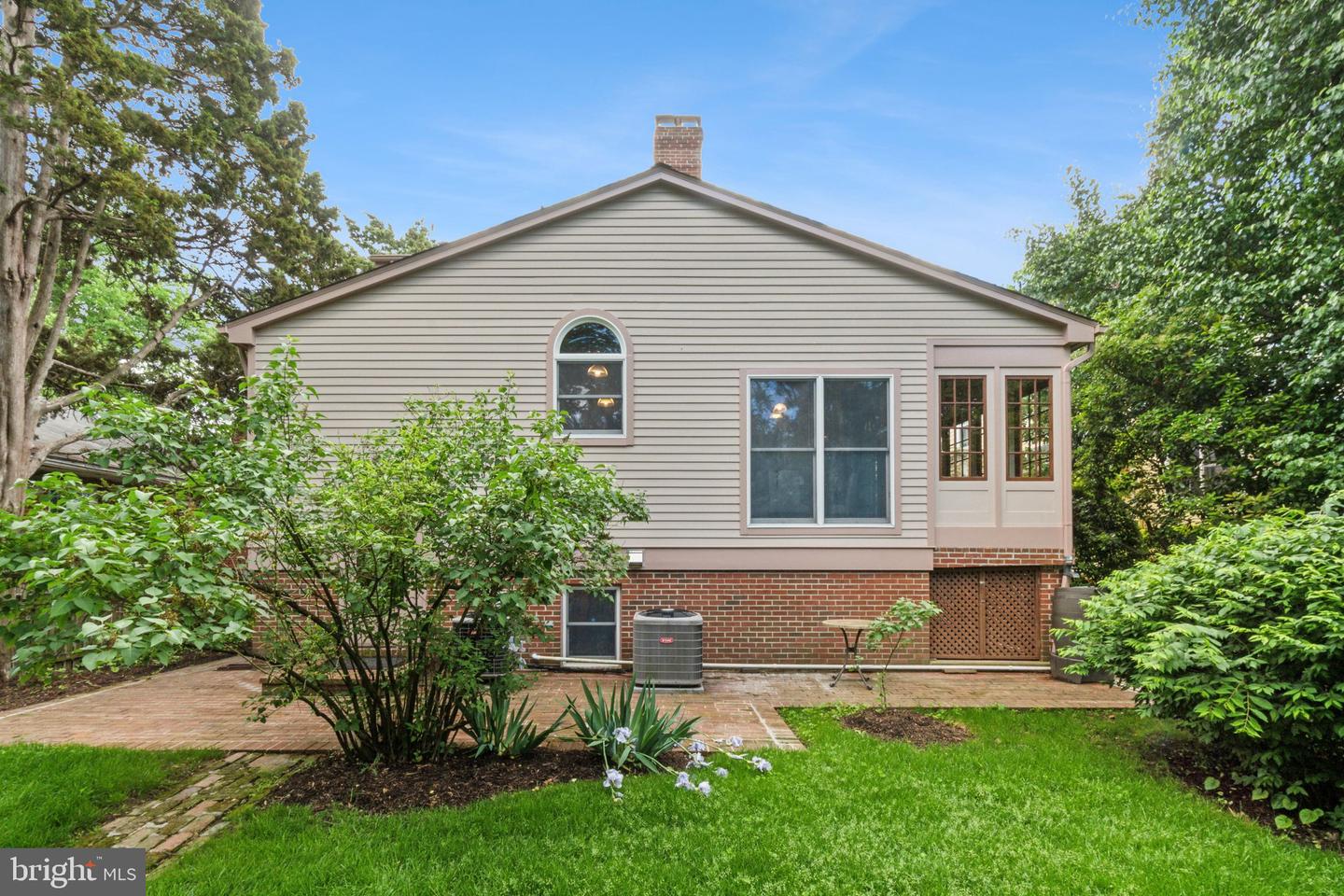 5727 2ND ST S, ARLINGTON, Virginia 22204, 4 Bedrooms Bedrooms, 8 Rooms Rooms,3 BathroomsBathrooms,Residential,For sale,5727 2ND ST S,VAAR2056012 MLS # VAAR2056012