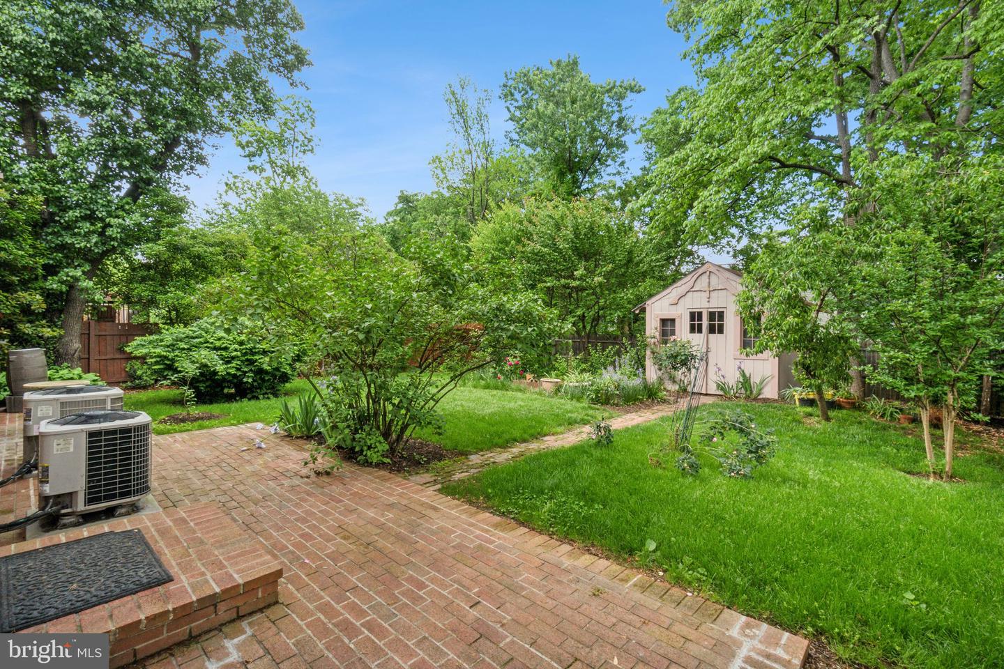 5727 2ND ST S, ARLINGTON, Virginia 22204, 4 Bedrooms Bedrooms, 8 Rooms Rooms,3 BathroomsBathrooms,Residential,For sale,5727 2ND ST S,VAAR2056012 MLS # VAAR2056012