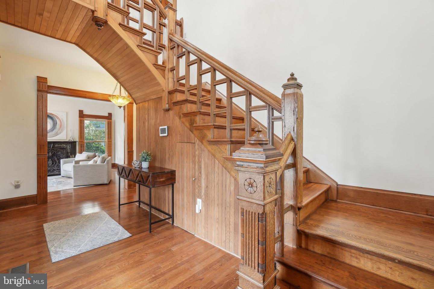 5727 2ND ST S, ARLINGTON, Virginia 22204, 4 Bedrooms Bedrooms, 8 Rooms Rooms,3 BathroomsBathrooms,Residential,For sale,5727 2ND ST S,VAAR2056012 MLS # VAAR2056012