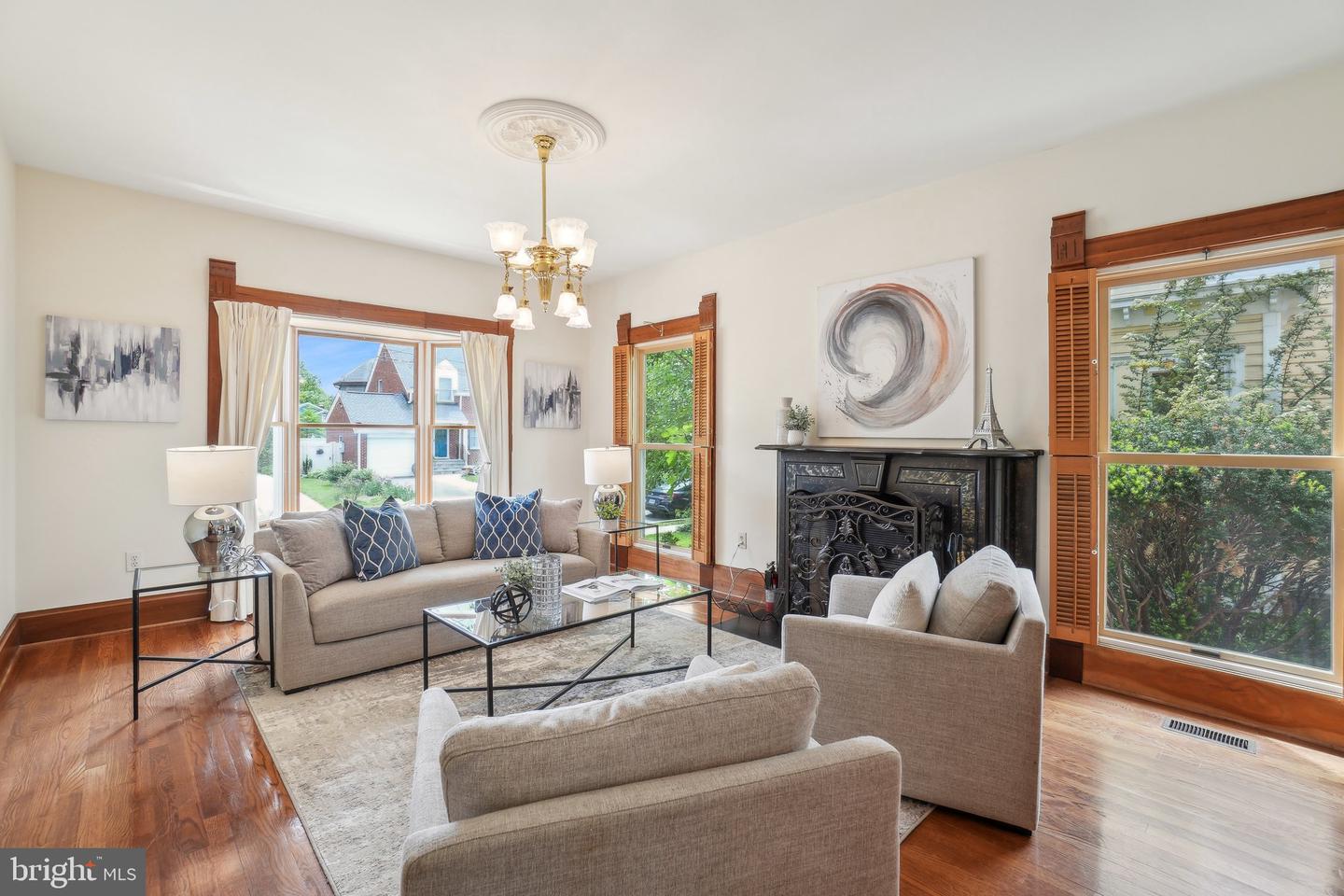 5727 2ND ST S, ARLINGTON, Virginia 22204, 4 Bedrooms Bedrooms, 8 Rooms Rooms,3 BathroomsBathrooms,Residential,For sale,5727 2ND ST S,VAAR2056012 MLS # VAAR2056012