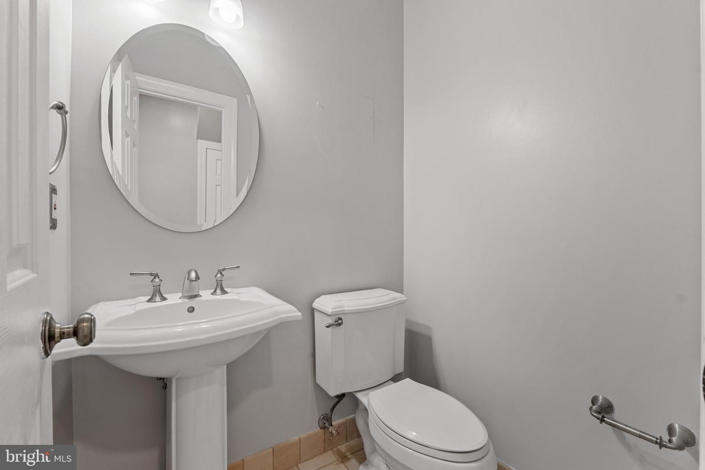 5325 SANDY POINT LN, CLIFTON, Virginia 20124, 4 Bedrooms Bedrooms, ,3 BathroomsBathrooms,Residential,For sale,5325 SANDY POINT LN,VAFX2234230 MLS # VAFX2234230