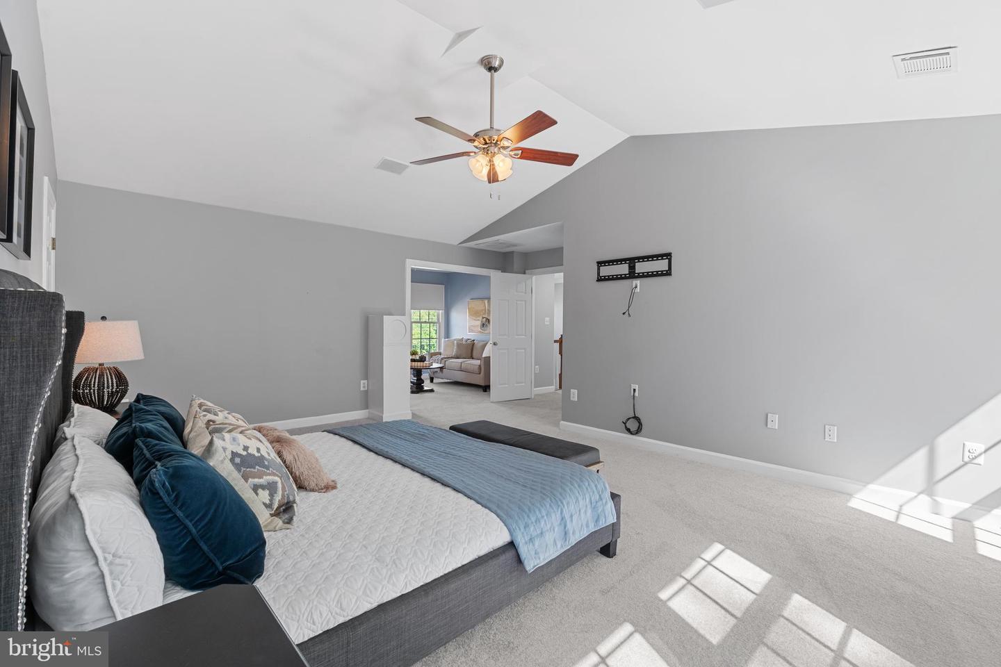5325 SANDY POINT LN, CLIFTON, Virginia 20124, 4 Bedrooms Bedrooms, ,3 BathroomsBathrooms,Residential,For sale,5325 SANDY POINT LN,VAFX2234230 MLS # VAFX2234230