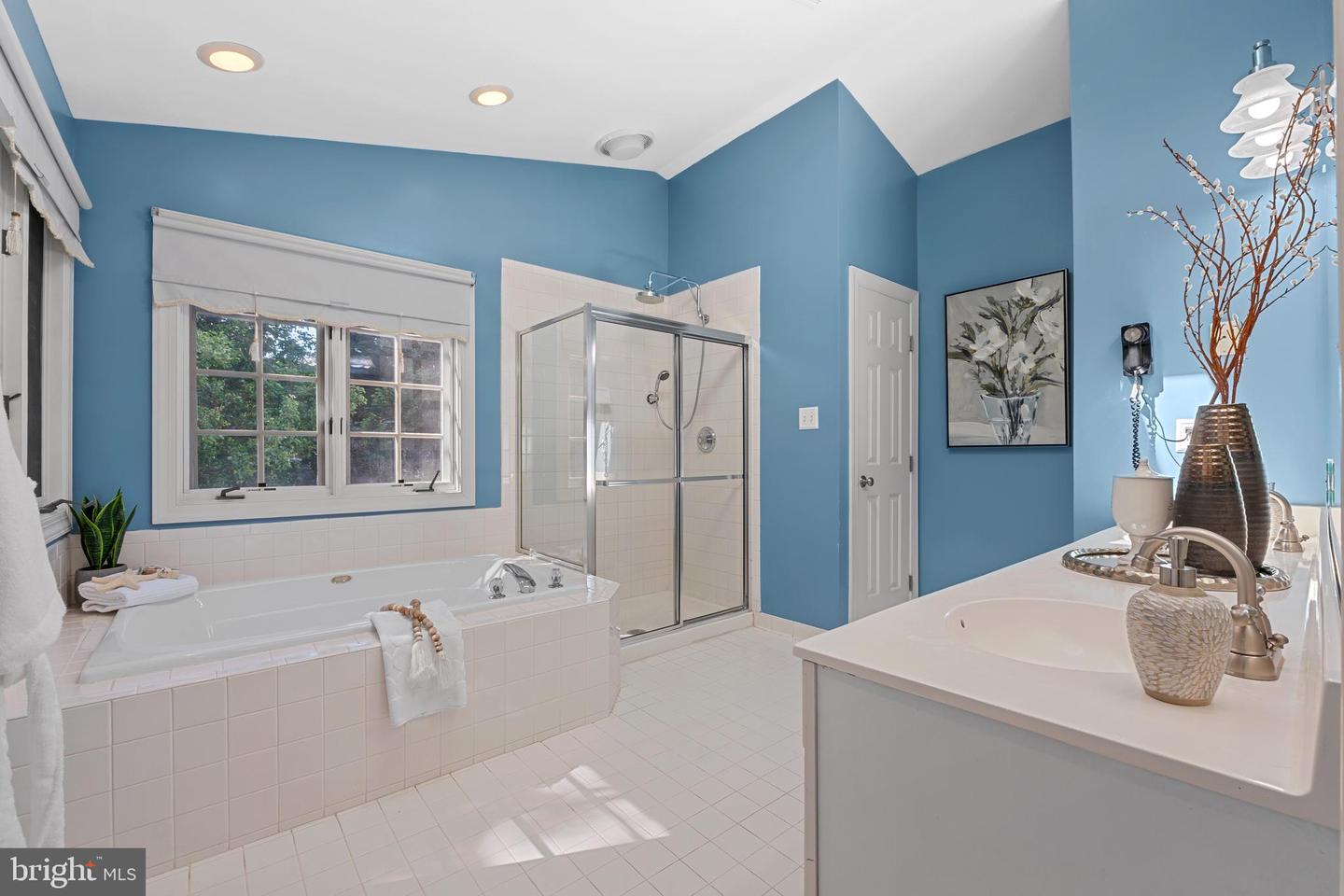 5325 SANDY POINT LN, CLIFTON, Virginia 20124, 4 Bedrooms Bedrooms, ,3 BathroomsBathrooms,Residential,For sale,5325 SANDY POINT LN,VAFX2234230 MLS # VAFX2234230
