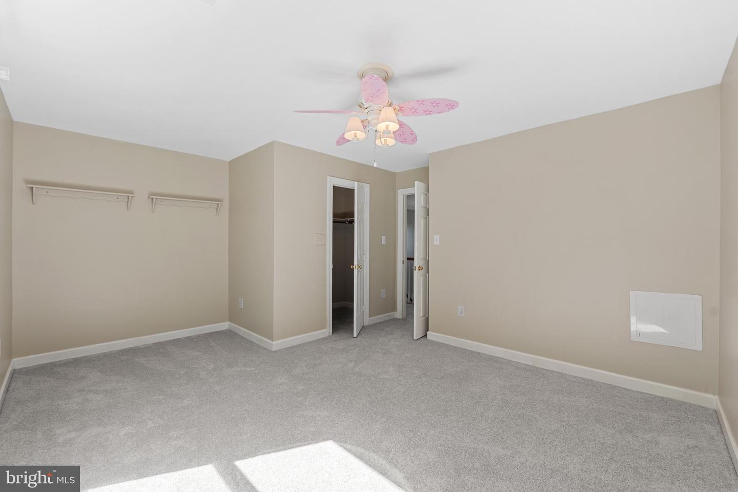 5325 SANDY POINT LN, CLIFTON, Virginia 20124, 4 Bedrooms Bedrooms, ,3 BathroomsBathrooms,Residential,For sale,5325 SANDY POINT LN,VAFX2234230 MLS # VAFX2234230