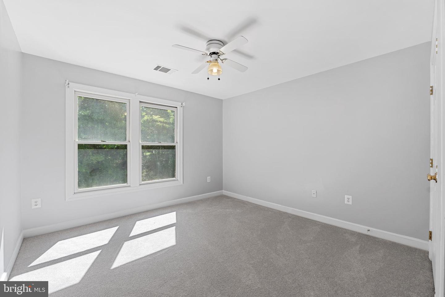 5325 SANDY POINT LN, CLIFTON, Virginia 20124, 4 Bedrooms Bedrooms, ,3 BathroomsBathrooms,Residential,For sale,5325 SANDY POINT LN,VAFX2234230 MLS # VAFX2234230