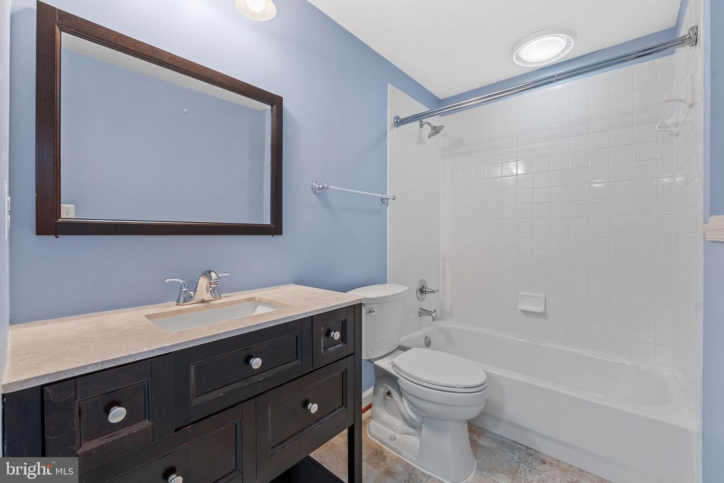 5325 SANDY POINT LN, CLIFTON, Virginia 20124, 4 Bedrooms Bedrooms, ,3 BathroomsBathrooms,Residential,For sale,5325 SANDY POINT LN,VAFX2234230 MLS # VAFX2234230