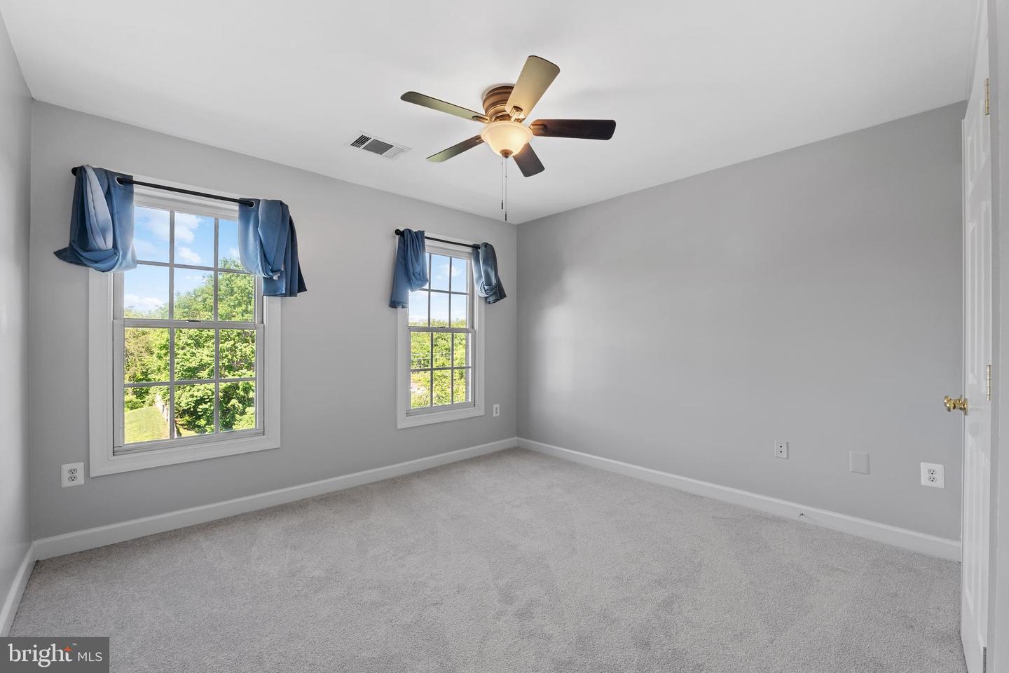 5325 SANDY POINT LN, CLIFTON, Virginia 20124, 4 Bedrooms Bedrooms, ,3 BathroomsBathrooms,Residential,For sale,5325 SANDY POINT LN,VAFX2234230 MLS # VAFX2234230