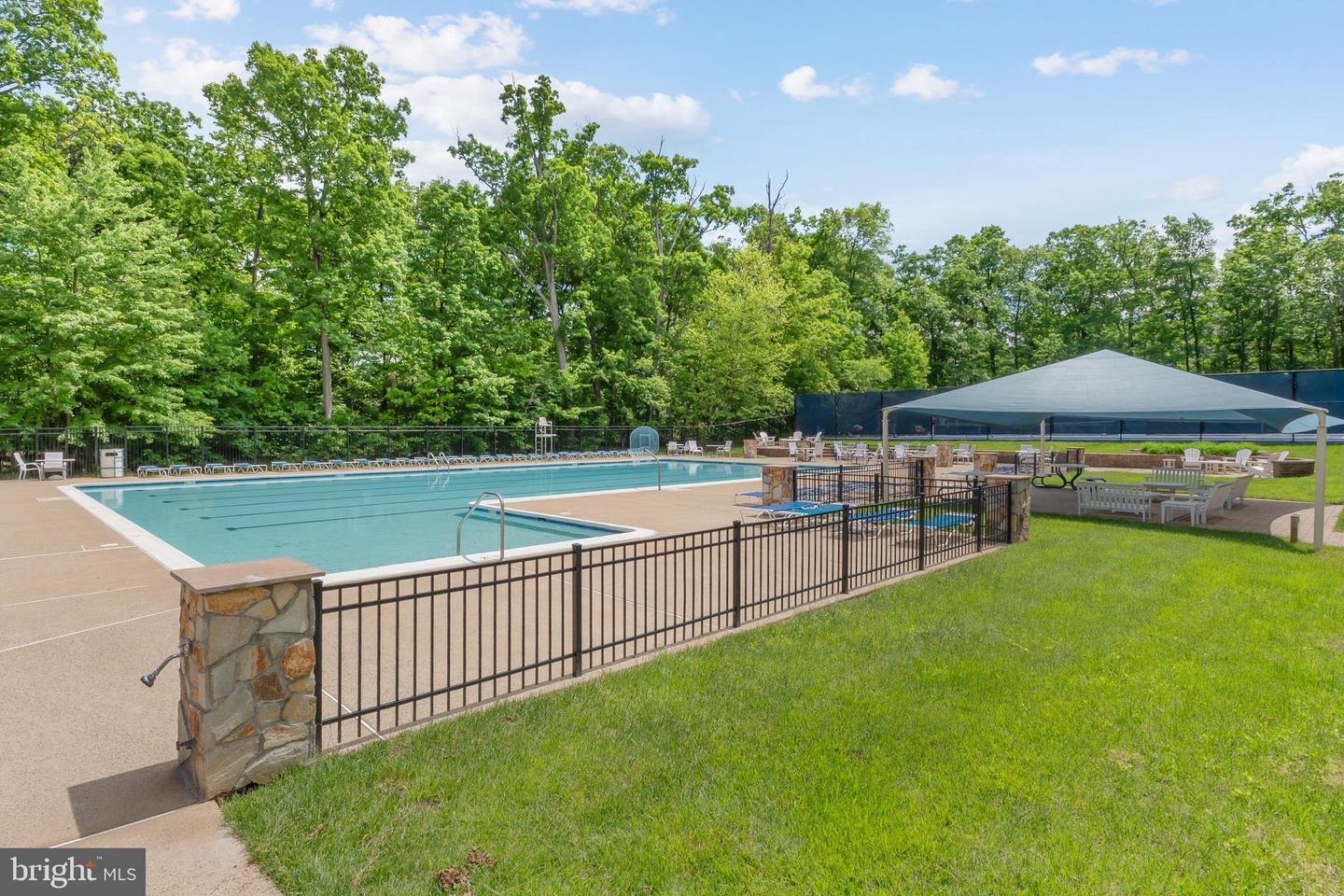 5325 SANDY POINT LN, CLIFTON, Virginia 20124, 4 Bedrooms Bedrooms, ,3 BathroomsBathrooms,Residential,For sale,5325 SANDY POINT LN,VAFX2234230 MLS # VAFX2234230