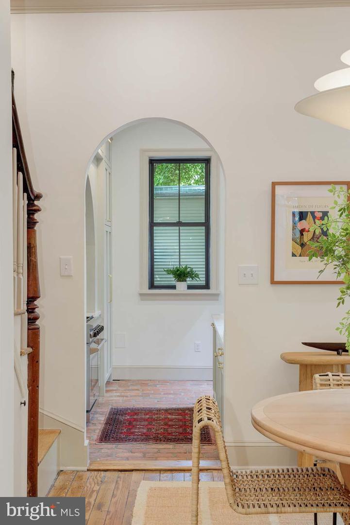305 11TH ST SE, WASHINGTON, District Of Columbia 20003, 2 Bedrooms Bedrooms, ,2 BathroomsBathrooms,Residential,For sale,305 11TH ST SE,DCDC2195426 MLS # DCDC2195426