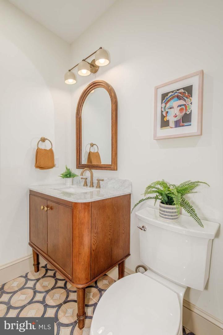 305 11TH ST SE, WASHINGTON, District Of Columbia 20003, 2 Bedrooms Bedrooms, ,2 BathroomsBathrooms,Residential,For sale,305 11TH ST SE,DCDC2195426 MLS # DCDC2195426
