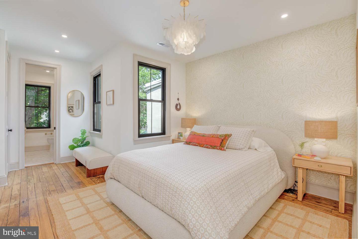 305 11TH ST SE, WASHINGTON, District Of Columbia 20003, 2 Bedrooms Bedrooms, ,2 BathroomsBathrooms,Residential,For sale,305 11TH ST SE,DCDC2195426 MLS # DCDC2195426