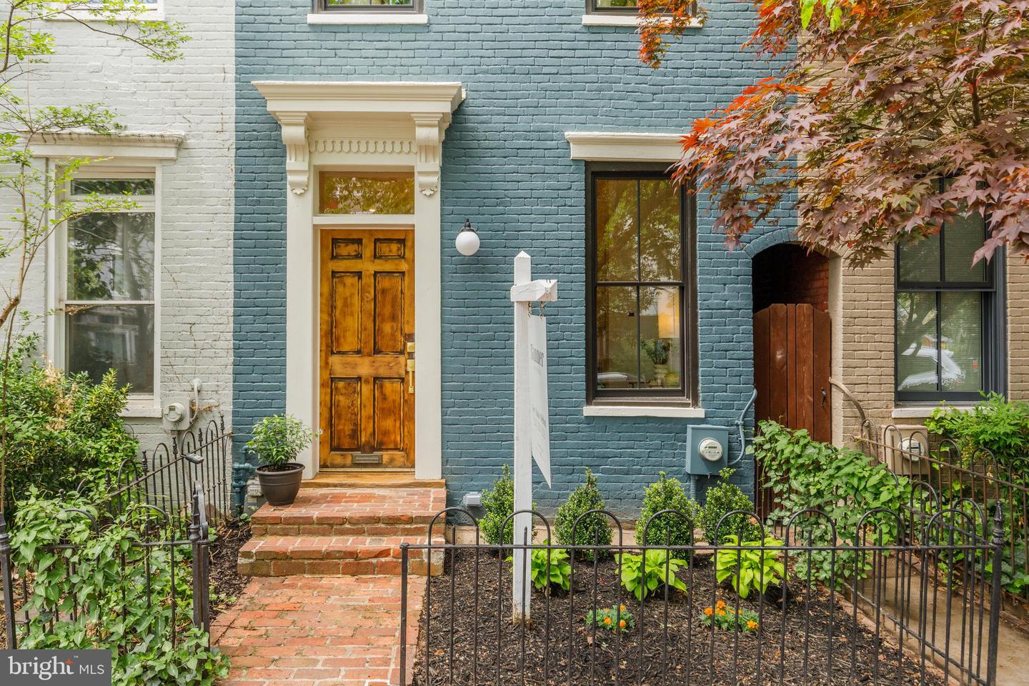 305 11TH ST SE, WASHINGTON, District Of Columbia 20003, 2 Bedrooms Bedrooms, ,2 BathroomsBathrooms,Residential,For sale,305 11TH ST SE,DCDC2195426 MLS # DCDC2195426