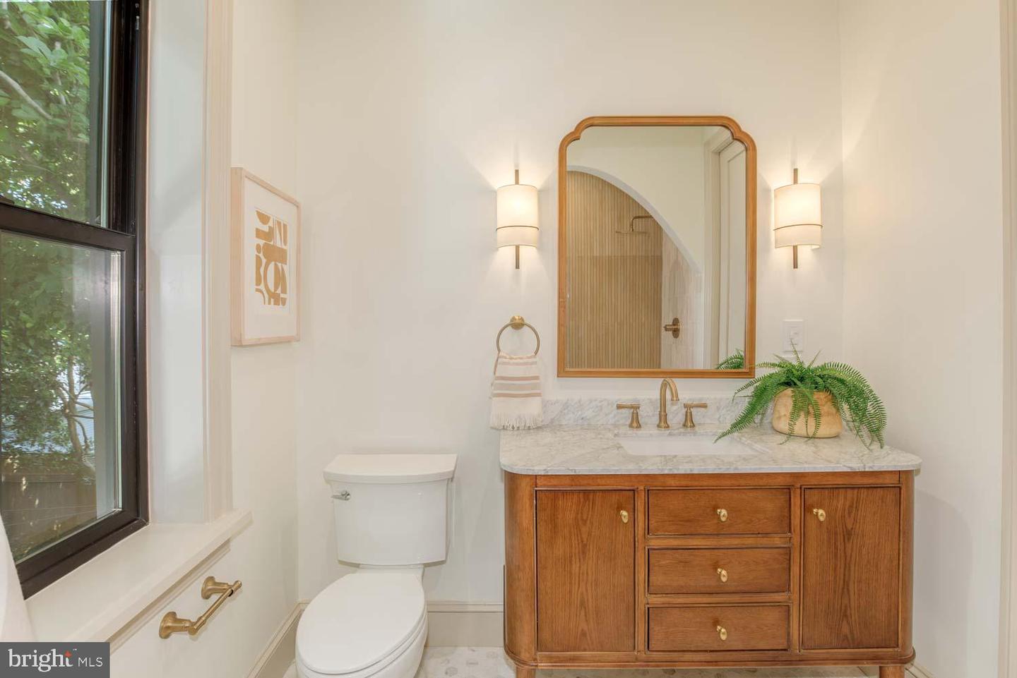 305 11TH ST SE, WASHINGTON, District Of Columbia 20003, 2 Bedrooms Bedrooms, ,2 BathroomsBathrooms,Residential,For sale,305 11TH ST SE,DCDC2195426 MLS # DCDC2195426