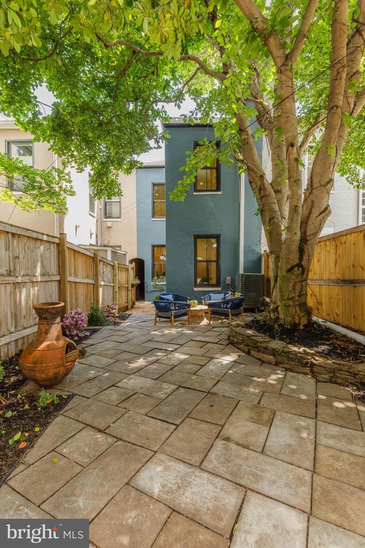 305 11TH ST SE, WASHINGTON, District Of Columbia 20003, 2 Bedrooms Bedrooms, ,2 BathroomsBathrooms,Residential,For sale,305 11TH ST SE,DCDC2195426 MLS # DCDC2195426