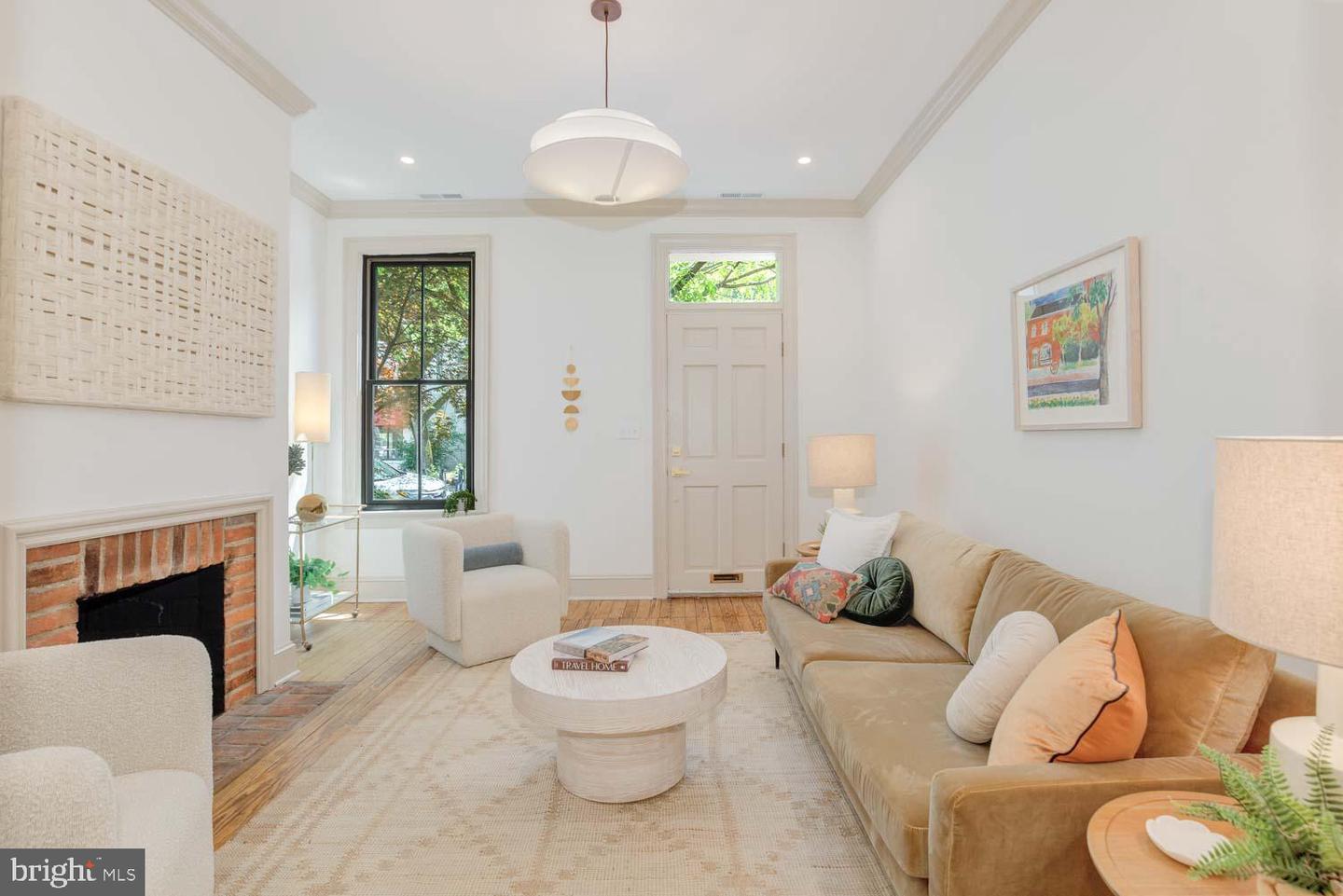 305 11TH ST SE, WASHINGTON, District Of Columbia 20003, 2 Bedrooms Bedrooms, ,2 BathroomsBathrooms,Residential,For sale,305 11TH ST SE,DCDC2195426 MLS # DCDC2195426