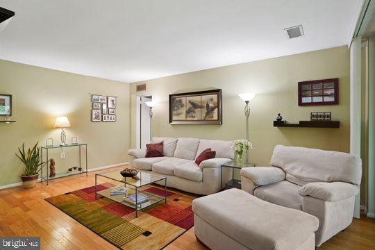 1521 NORTHGATE SQ #21-C, RESTON, Virginia 20190, 3 Bedrooms Bedrooms, 6 Rooms Rooms,2 BathroomsBathrooms,Residential,For sale,1521 NORTHGATE SQ #21-C,VAFX2234166 MLS # VAFX2234166